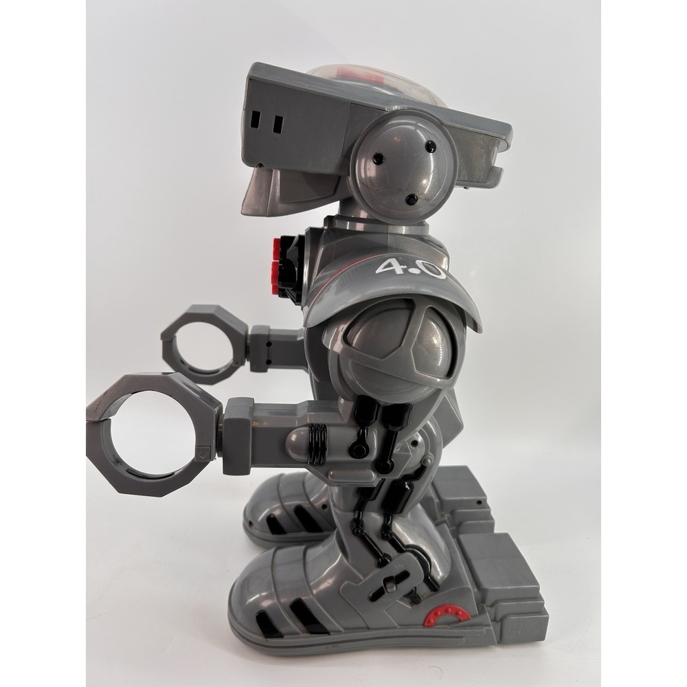 Vintage Toymax R.A.D. 4.0 Radio Controlled Robot Voice Command RAD W/ Remote - Picture 9 of 16